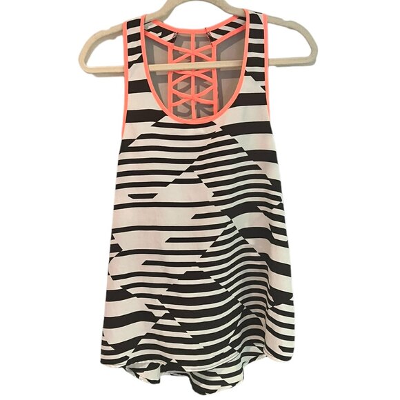 Women's Everly Black and White Geometric‎ Sleeveless Tank Size Medium - Picture 1 of 4